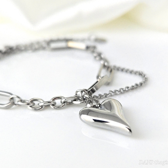 NEW 18K White Gold Silver Tone Chain Link Bracelet with Heart Charm - Picture 5 of 7